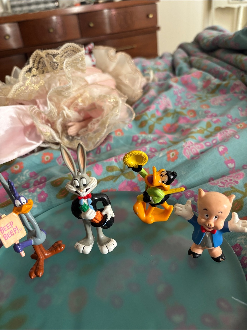 Looney Tunes Mini Figurine Set — Bugs Bunny, Daffy, Road Runner, Porky Pig
